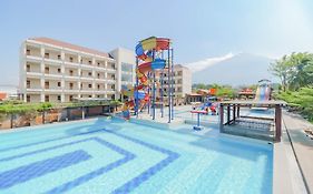 Reddoorz Resort Premium @ Sangkan Hurip Kuningan